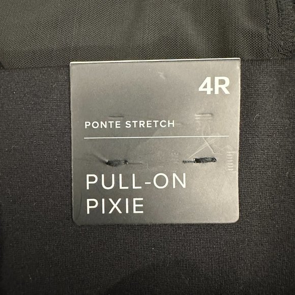 Torrid Ponte Pull-On Pixie Pant - NWOT - size 4 - Picture 3 of 5